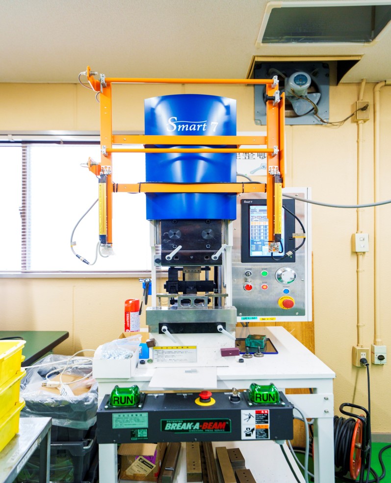 有限会社荒木製作所の自慢の設備 - サーボブレーキ(smart7 7t)