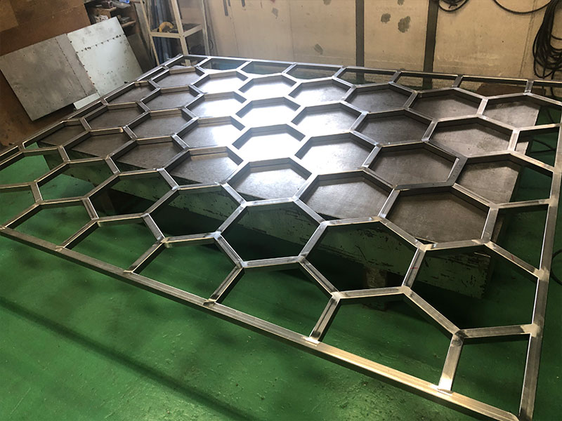 土肥板金工業株式会社のオススメ試作 - 建築用途に合わせた各種試作加工